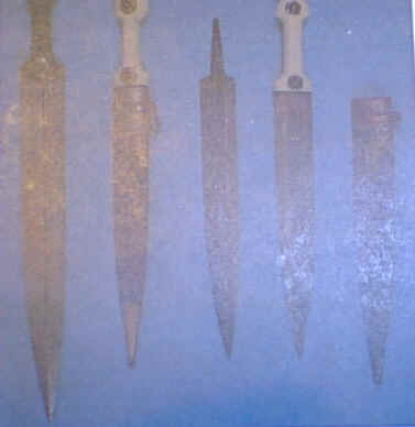 bookA012.jpg (90420 bytes)